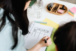 メモを取る手元