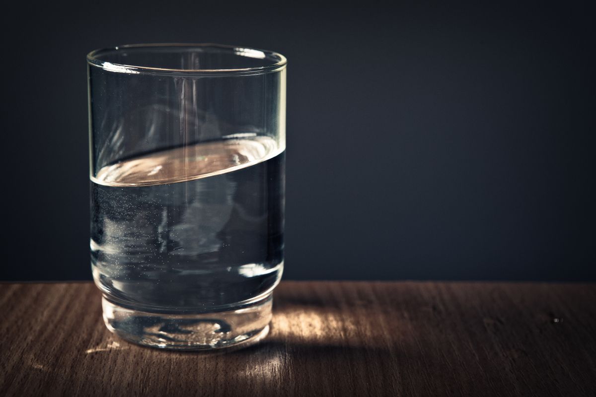 水の入ったグラス