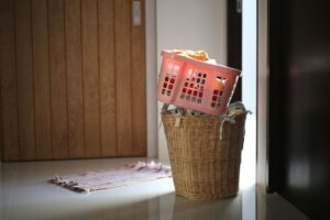 室内の洗濯かご